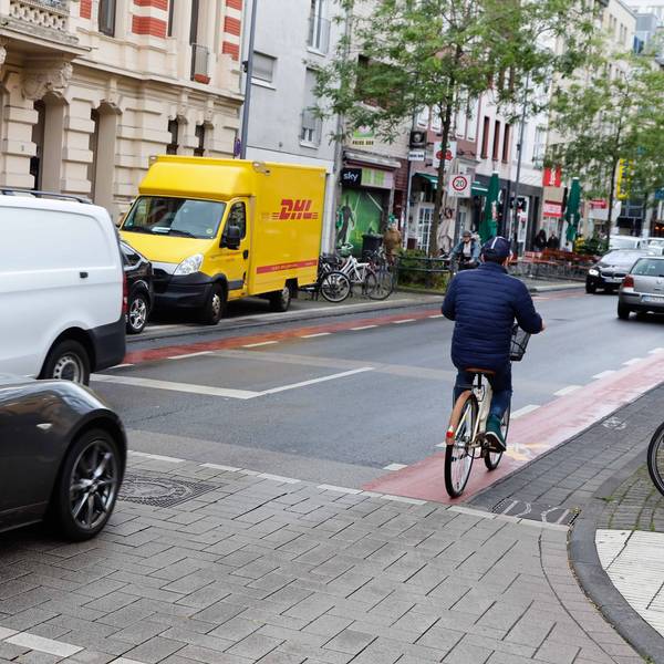 Die Verkehrssituation auf der Venloer Straße.
