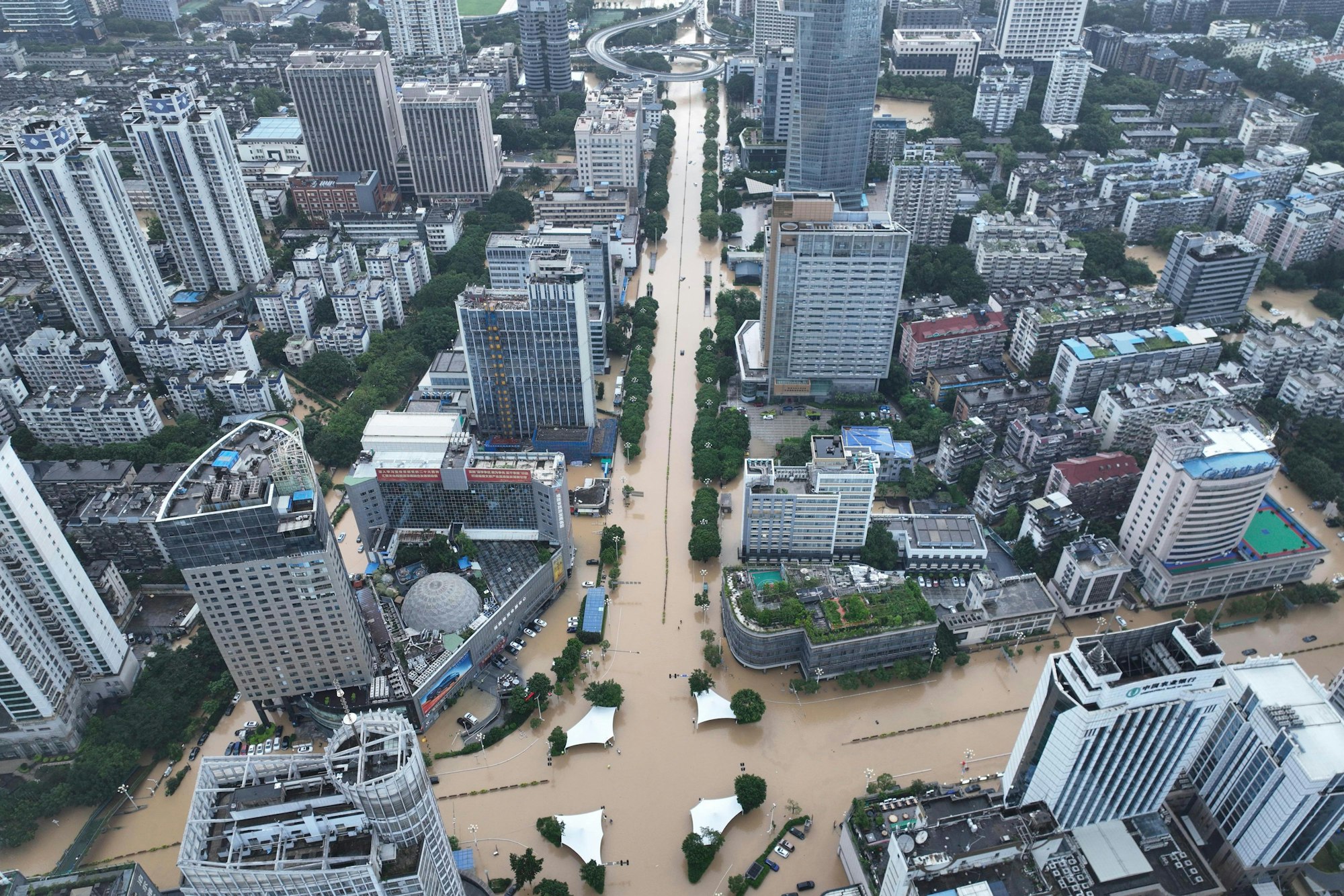 Taifun Haikui hat in der Provinz Fujian mehrere Menschen getötet und Städe überflutet. Die Stadt Fuzhou stand unter Wasser.