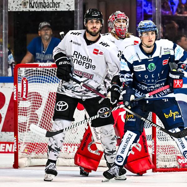 Mirko Pantkowski Kölner Haie, 30 Maximilian Glötzl Kölner Haie, 22 Maciej Rutkowski Iserlohn Roosters, 12, GER, Iserlohn Roosters vs. Koelern Haie, Eishockey, Penny-DEL, Spielzeit 2023/2024, 08.09.2023 GER, Iserlohn Roosters vs. Koeler Haie, Eishockey, Penny-DEL, Spielzeit 2023/2024, 08.09.2023 Iserlohn