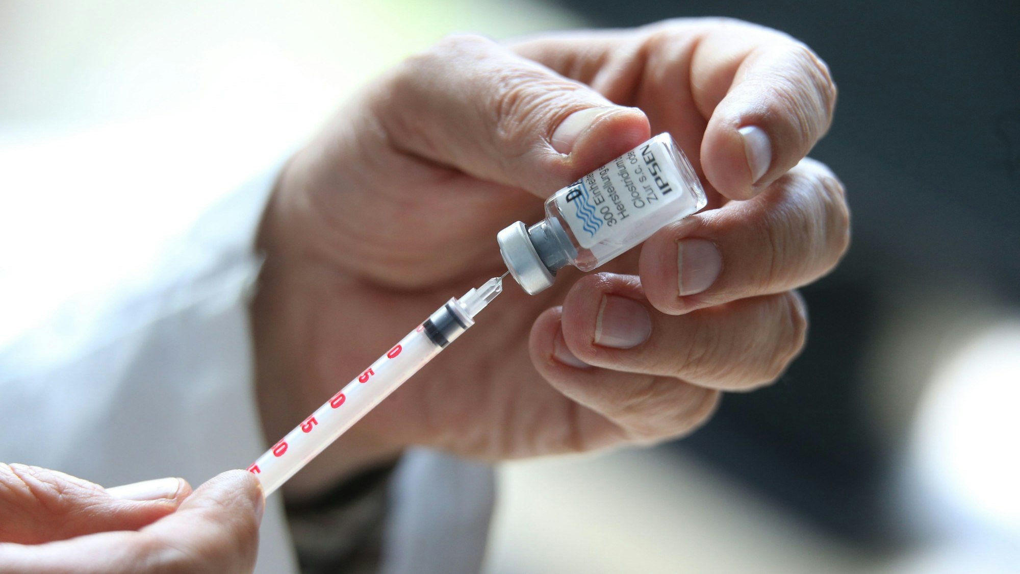 Angst vor Spritzen - die dürfen Patientinnen und Patienten nicht haben, wenn eine medizinische Behandlung mit Botox ansteht.