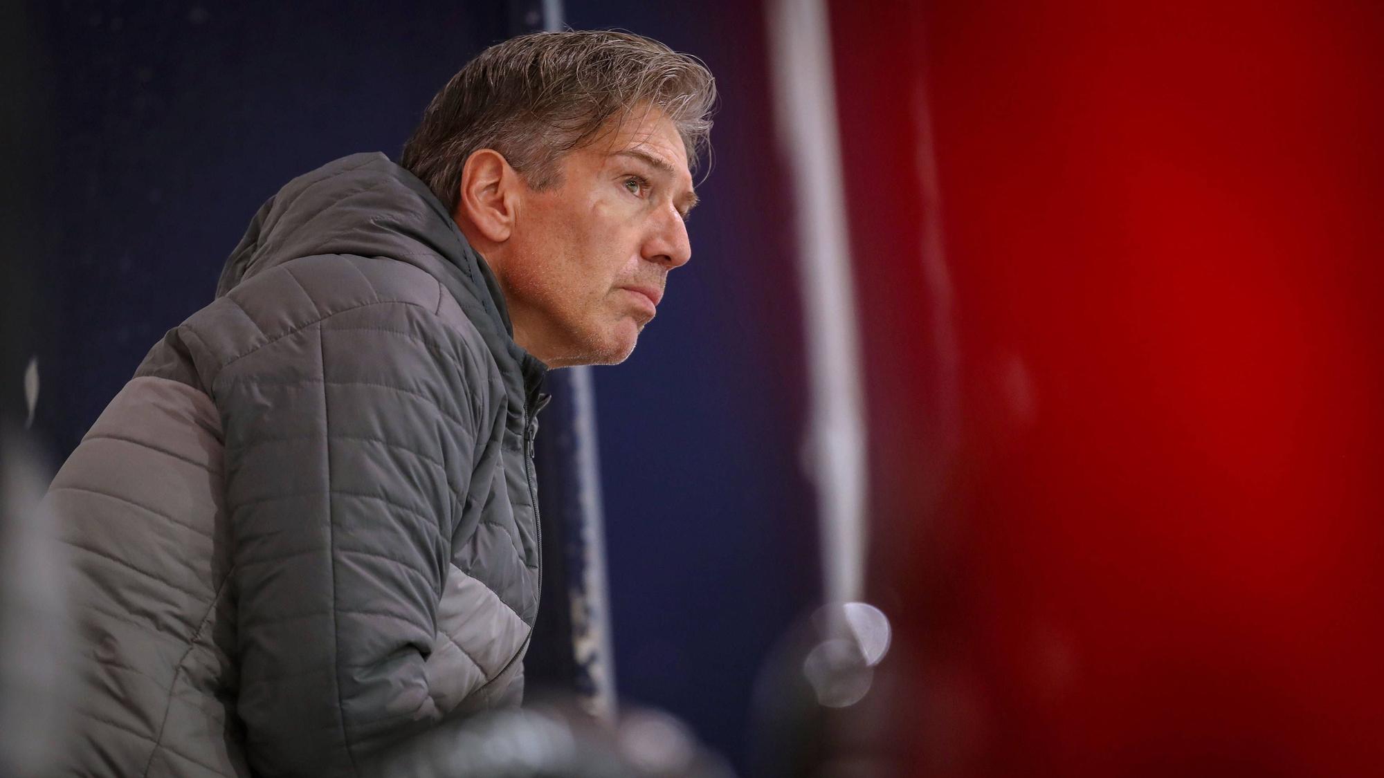 Headcoach Trainer Uwe Krupp Kölner Haie auf der Spielerbank Nordrhein-Westfalen Deutschland.
