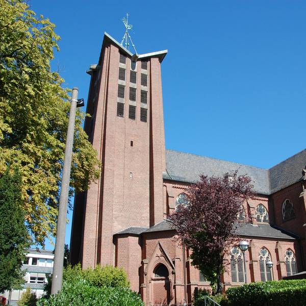 Die St.-Laurentius-Kirche in Burscheid.