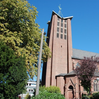 Die St.-Laurentius-Kirche in Burscheid.