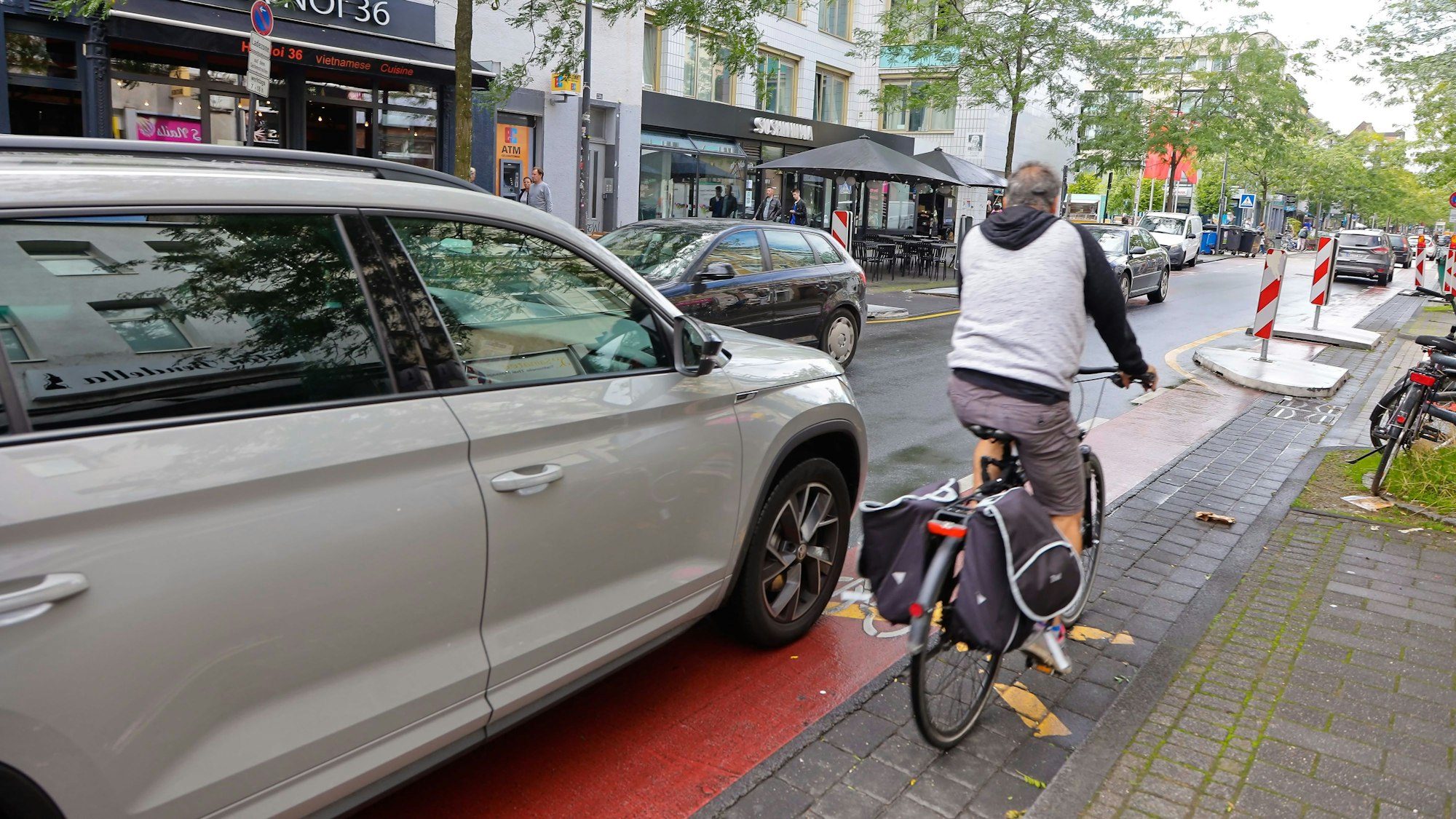 Radfahrer werden es auf der Venloer Straße auch künfrig nicht leicht haben.