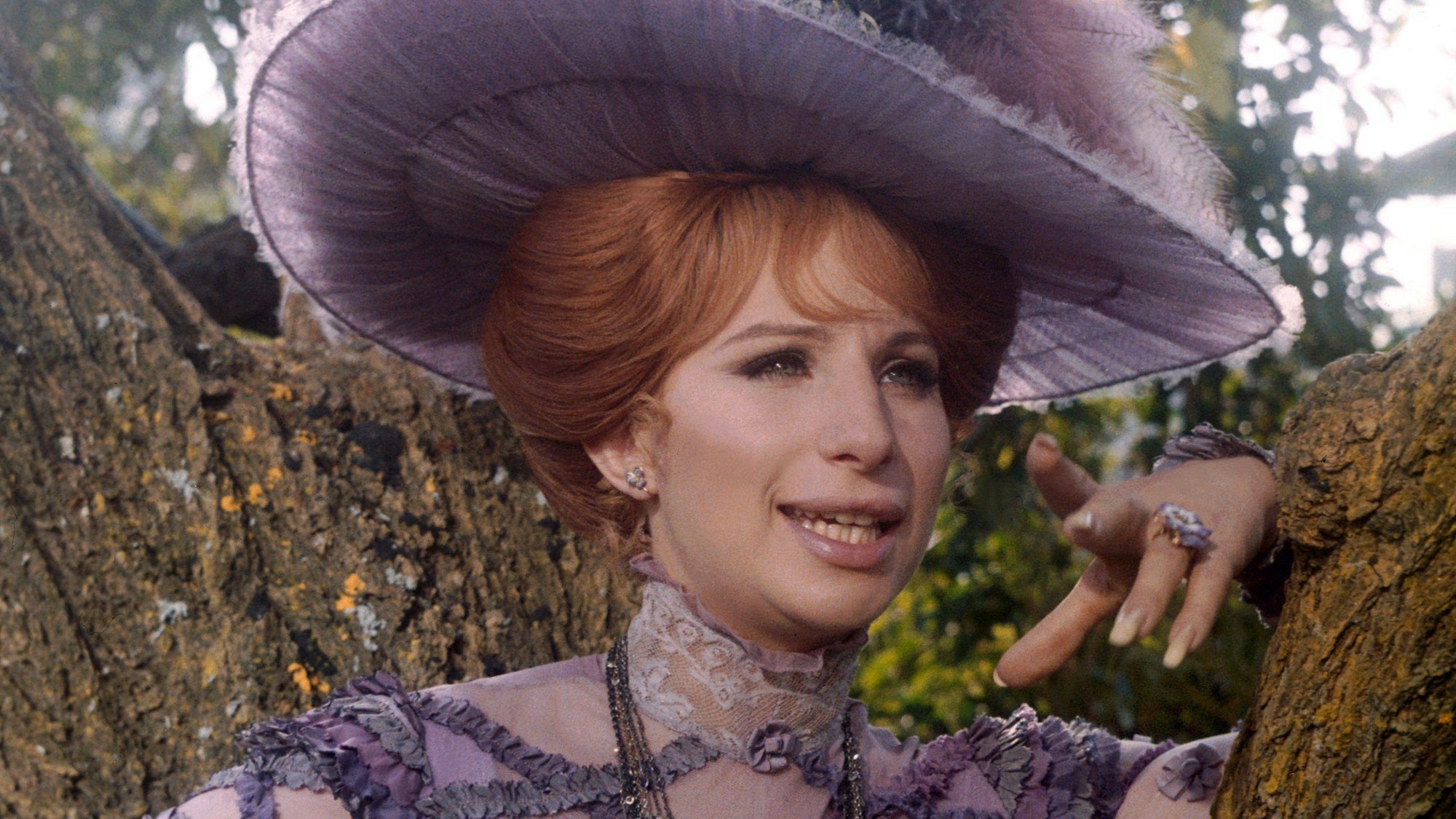 Barbra Streisand in der Rolle der Dolly Levi bei Dreharbeiten zum Musical-Film „Hello Dolly