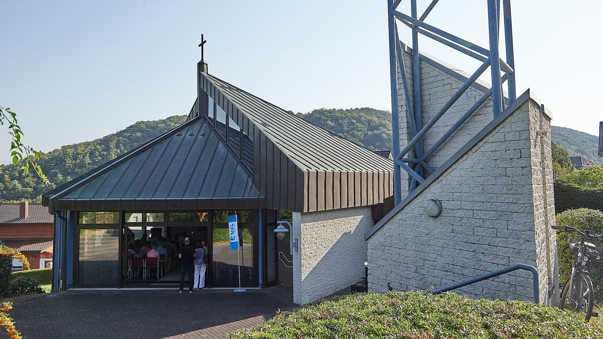 Das Bild zeigt das Gebäude in Heimbach von außen. Knapp 40 Jahre diente es als Kirche.