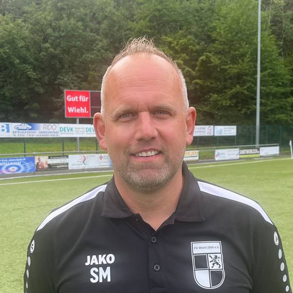 Porträt von Sascha Mühlmann, Trainer des FV Wiehl,