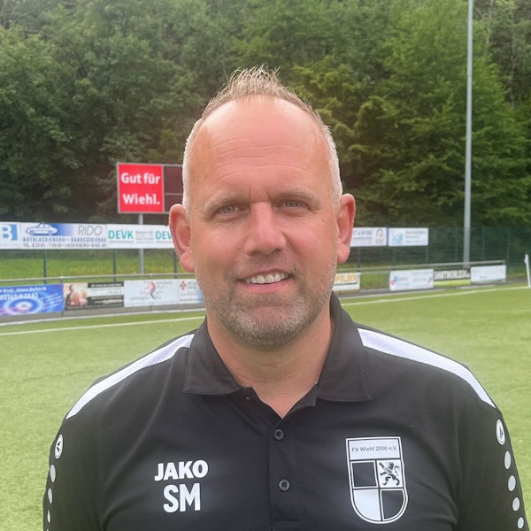 Porträt von Sascha Mühlmann, Trainer des FV Wiehl,