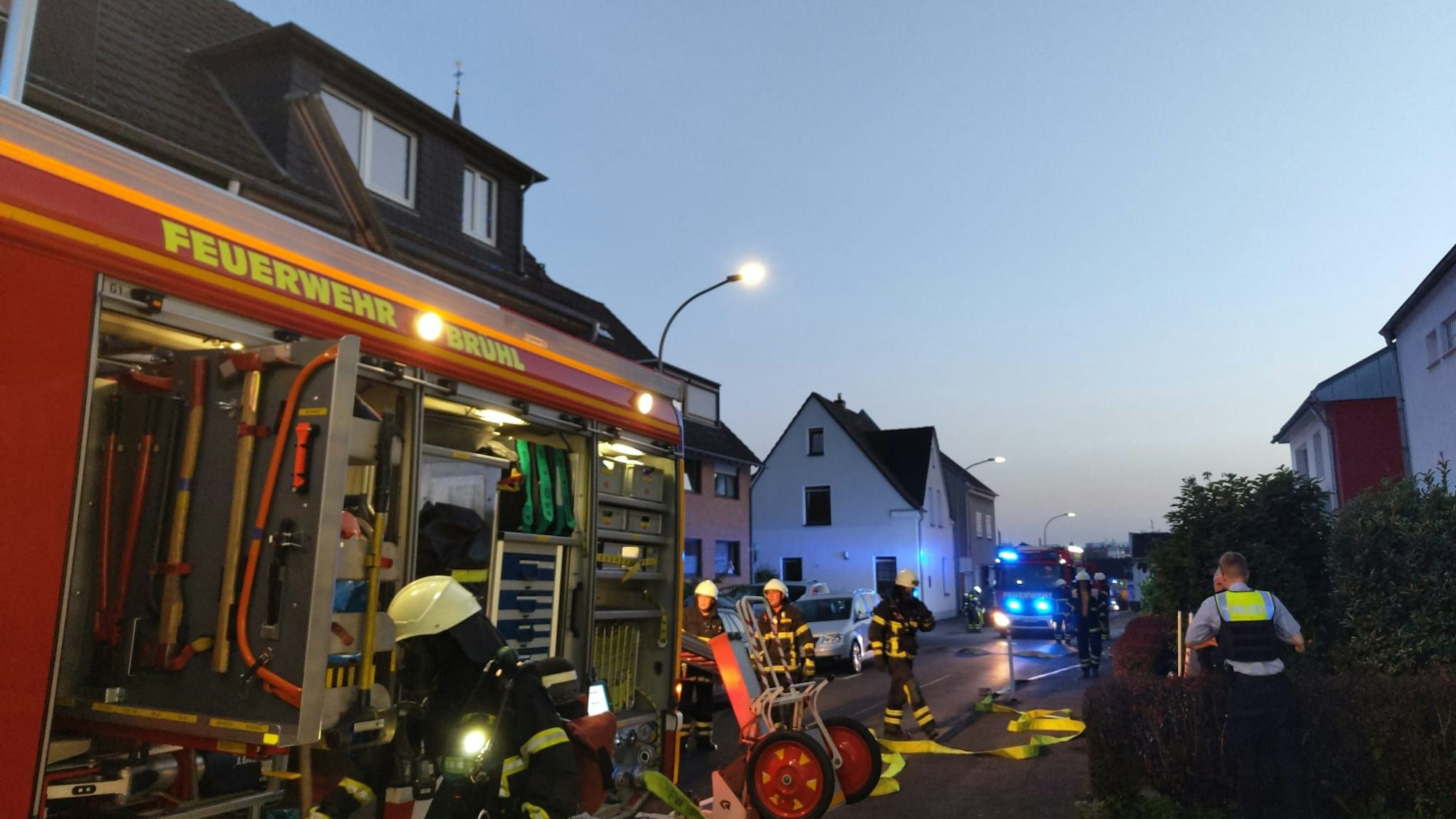 Aufmerksame Nachbarn haben den Brandgeruch am Samstagabend gegen 20 Uhr wahrgenommen und direkt die Feuerwehr alarmiert.