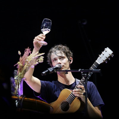 Kölner Band AnnenMayKantereit spielt bei Open Air Konzert im Rheinenergiestadion.
