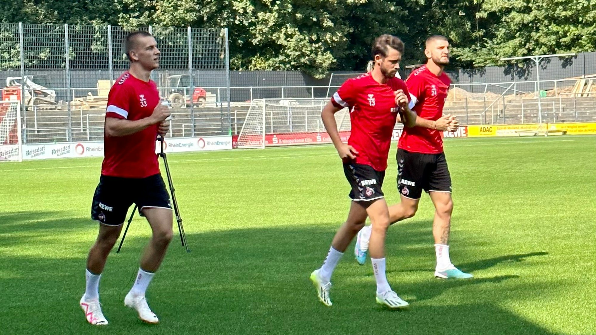 Florian Dietz, Mark Uth und Jeff Chabot (v.l.) absolvierten am Montag eine individuelle Einheit, zumindest bei Chabot hofft Steffen Baumgart auf eine baldige Rückkehr.