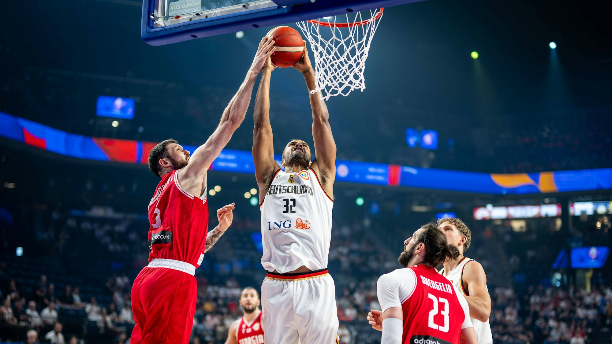 Basketball Okinawa 01.09.2023 FIBA Basketball World Cup 2023 Weltmeisterschaft der Männer Runde 2 Deutschland GER - Georgien GEO Johannes Thiemann Deutschland, No.32 GOGA BITADZE Georgien, No.35 TORNIKE SHENGELIA Georgien, No.23 *** Basketball Okinawa 01 09 2023 FIBA Basketball World Cup 2023 Mens World Cup Round 2 Germany GER Georgia GEO Johannes Thiemann Germany, No 32 GOGA BITADZE Georgia, No 35 TORNIKE SHENGELIA Georgia, No 23