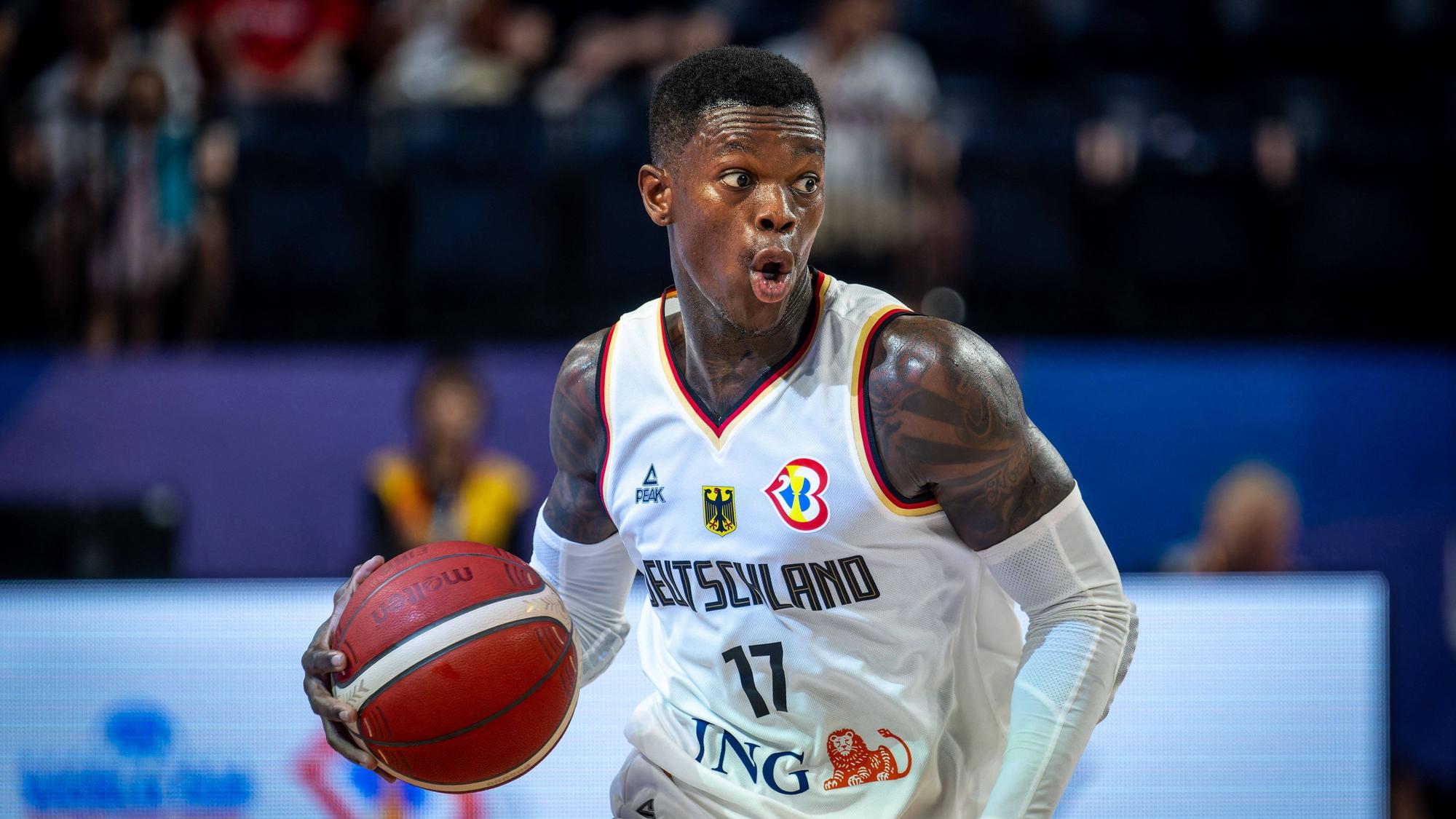 Basketball Okinawa 29.08.2023 FIBA Basketball World Cup 2023 Weltmeisterschaft der Männer Deutschland GER - Finnland FIN Dennis Schröder / Schroeder Deutschland, No.17 Schröder Schroder *** Basketball Okinawa 29 08 2023 FIBA Basketball World Cup 2023 World Cup Men Germany GER Finland FIN Dennis Schröder Schroeder Germany, No 17 Schröder Schroder