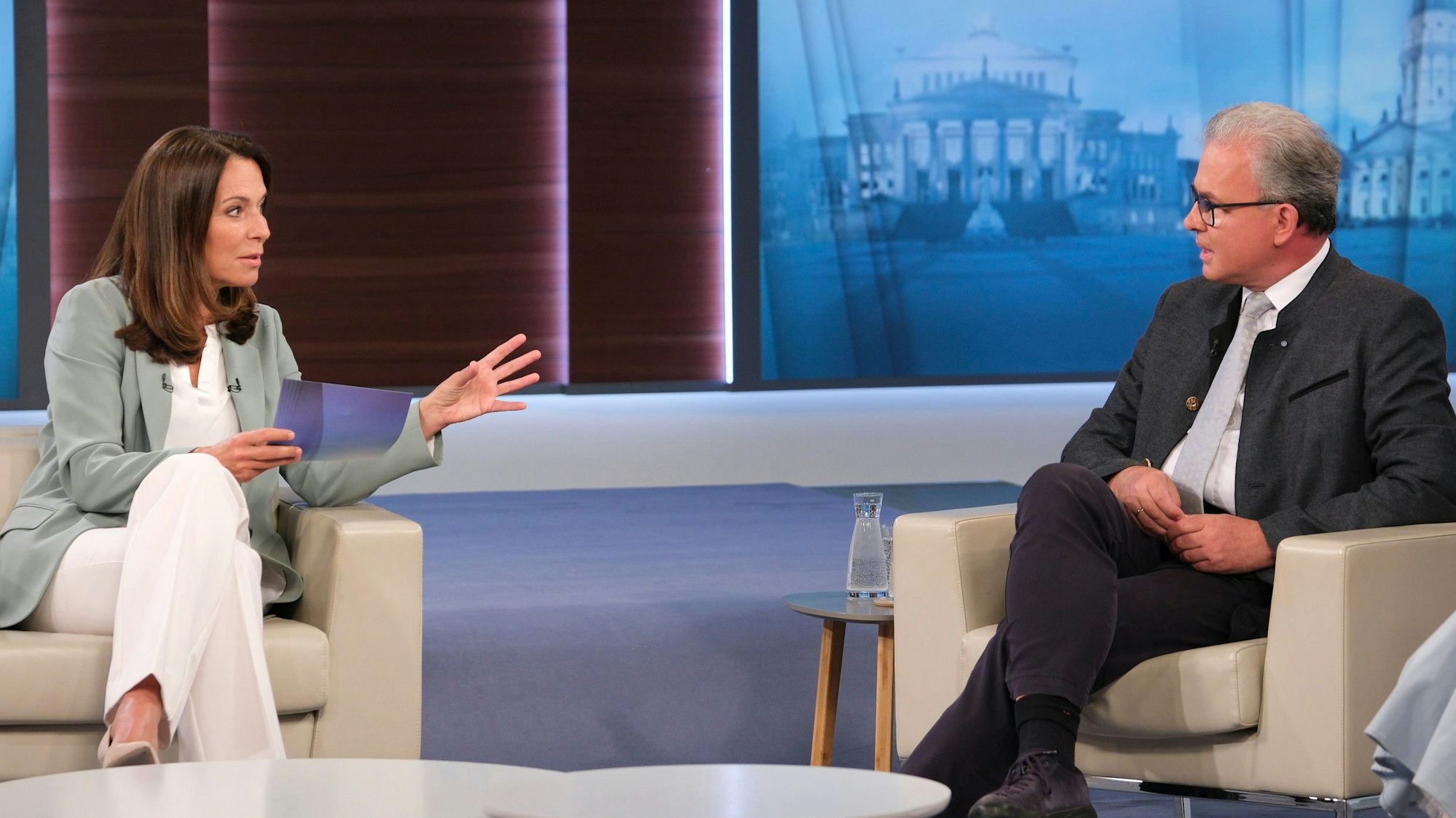 „D“er Fall Aiwanger: Wie groß ist der Schaden für die politische Kultur?,“ wollte Anne Will von ihren Gästen wissen. Sie diskutierte unter anderem mit Florian Streibl von den Freien Wählern.