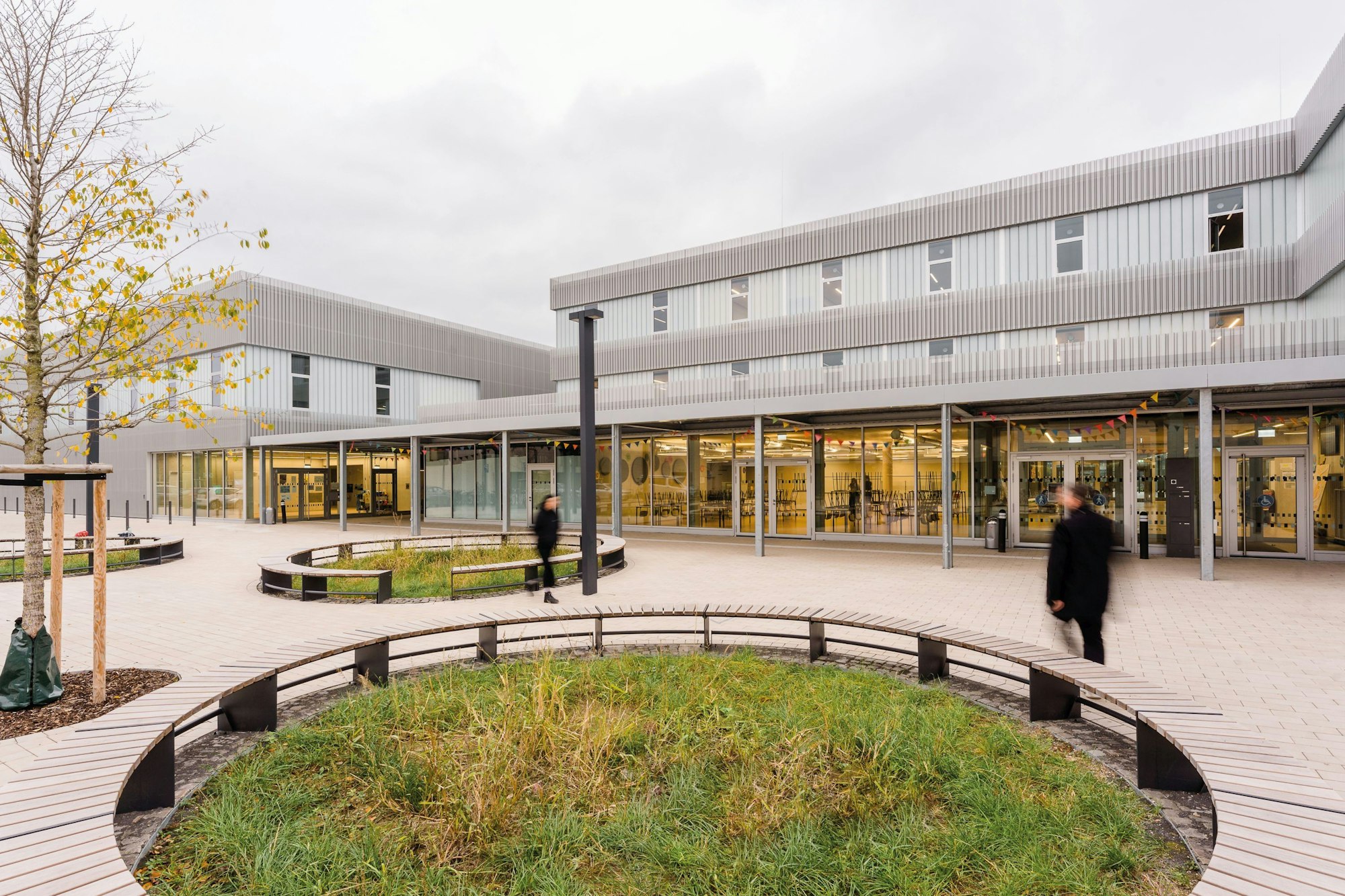 Die Außenansicht der Offenen Schule in Rodenkirchen