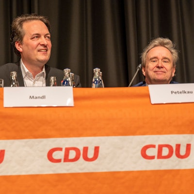 CDU-Parteichef Karl Mandl (rechts) und sein Vorgänger Bernd Petelkau (rechts)