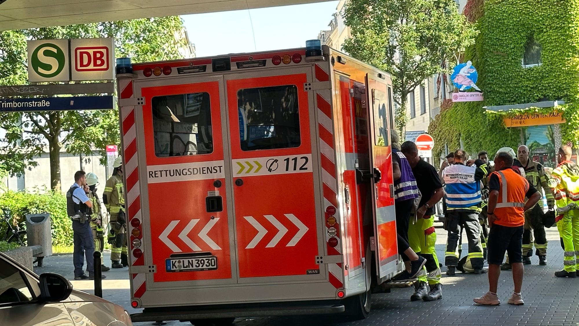 Mitarbeiter der Bahn von Zug erfasst, Kalk.