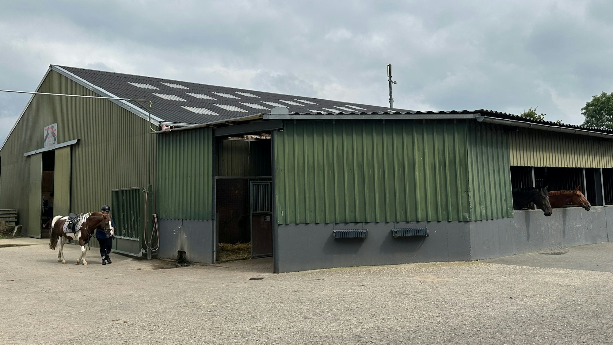 Die Reithalle von Außen.