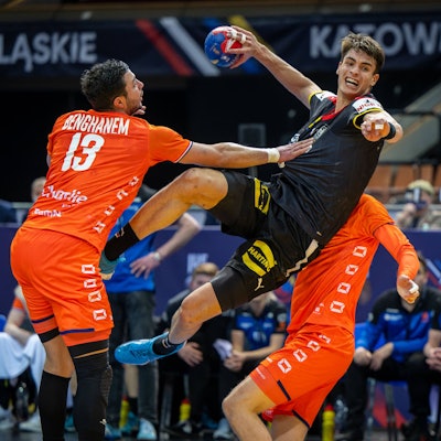 Julian Köster kam in Bielefeld zur Welt, zog aber mit seiner Familie schon im Kindesalter nach Brauweiler, wo er für den TuS GW Brauweiler spielte und am Abtei-Gymnasium das Abitur ablegte.