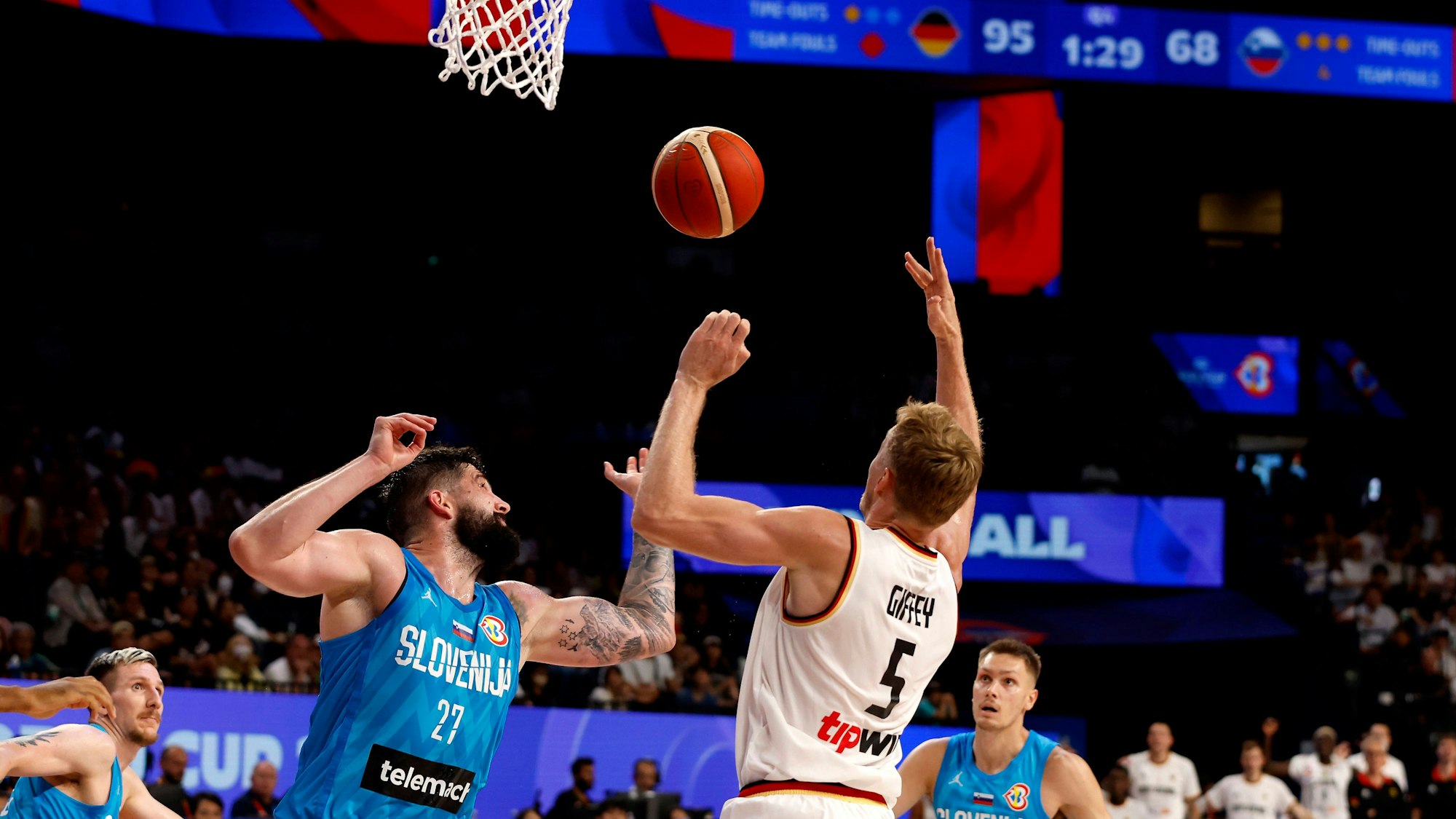 03.09.2023, FIBA Basketball Worldcup, Okinawa Japan, Deutschland - Slowenien, Spieltag 5, Gruppe K. Niels Giffey GER, No5 Okinawa Okinawa Arena Okinawa Japan *** 03 09 2023, FIBA Basketball World Cup, Okinawa Japan , Germany Slovenia, Matchday 5, Group K Niels Giffey GER, No5 Okinawa Okinawa Arena Okinawa Japan