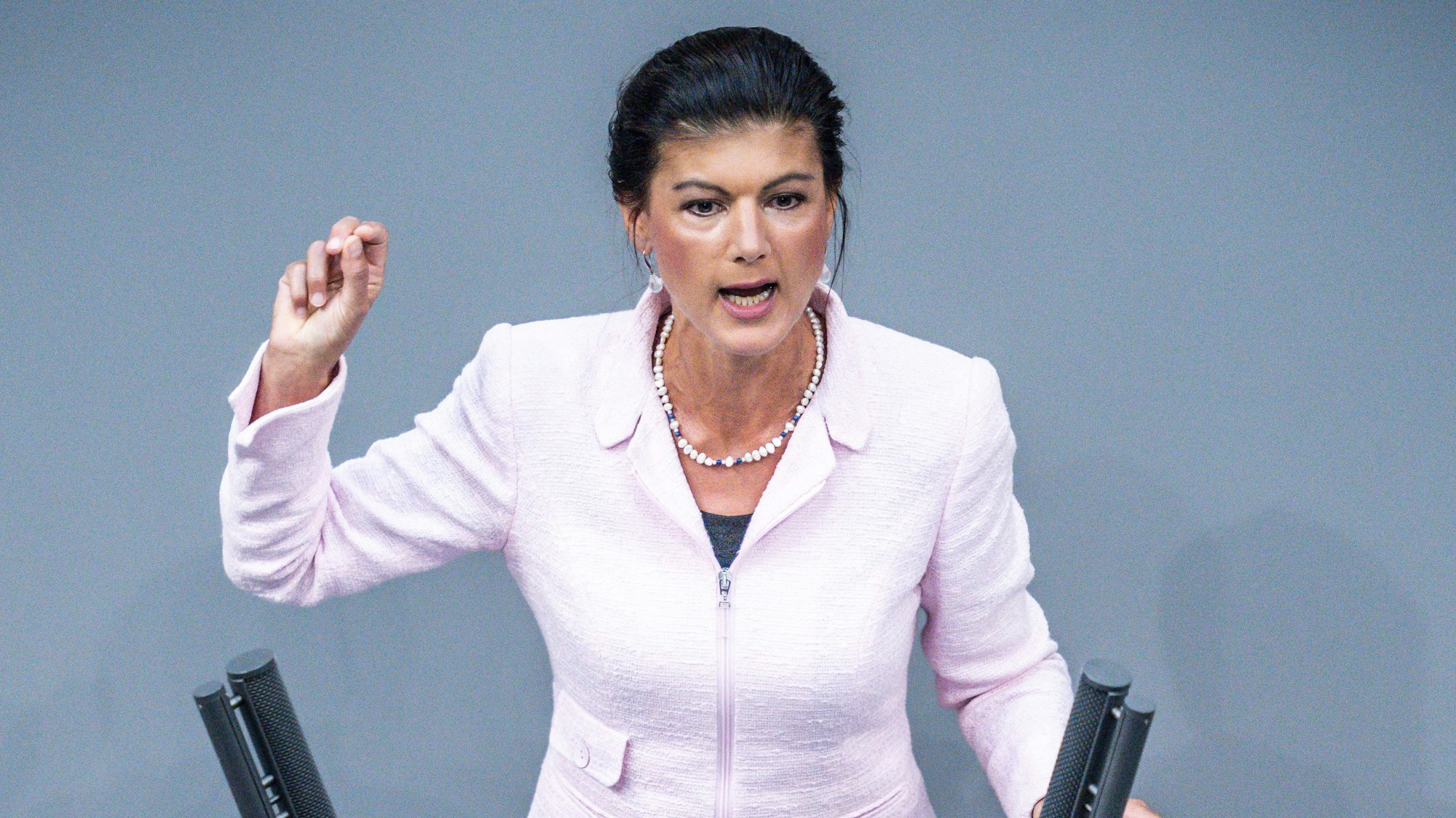ARCHIV - 08.09.2022, Berlin: Sahra Wagenknecht (Die Linke) spricht im Bundestag. (zu dpa "Eigene Partei oder doch nicht? Wagenknecht legt sich noch nicht fest") Foto: Michael Kappeler/dpa +++ dpa-Bildfunk +++