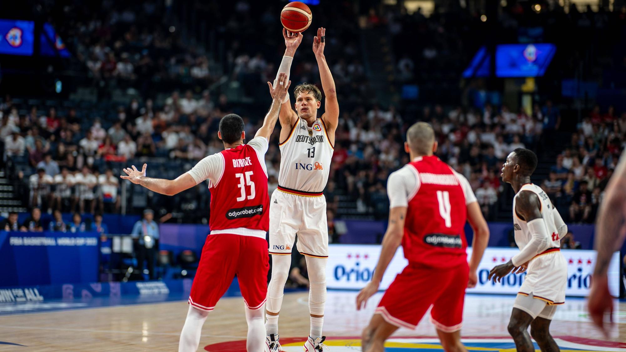 Basketball Okinawa 01.09.2023 FIBA Basketball World Cup 2023 Weltmeisterschaft der Männer Runde 2 Deutschland GER - Georgien GEO Moritz Wagner Deutschland, No.13 GOGA BITADZE Georgien, No.35 *** Basketball Okinawa 01 09 2023 FIBA Basketball World Cup 2023 World Championship Men Round 2 Germany GER Georgia GEO Moritz Wagner Germany, No 13 GOGA BITADZE Georgia, No 35