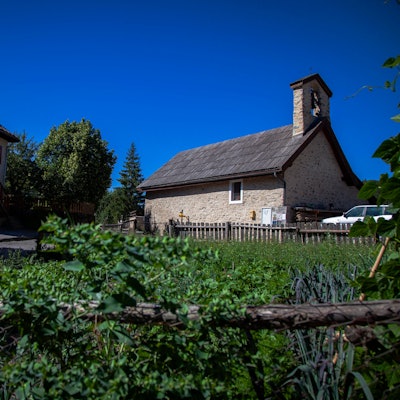 Der zweijährige Émile aus dem französischen Alpendorf Le Vernet ist seit mehr als vier Monaten verschwunden. Zuletzt hatten die Ermittler die Eltern und Großeltern des Jungen stärker ins Visier genommen. Die Kritik an ihnen wächst.
