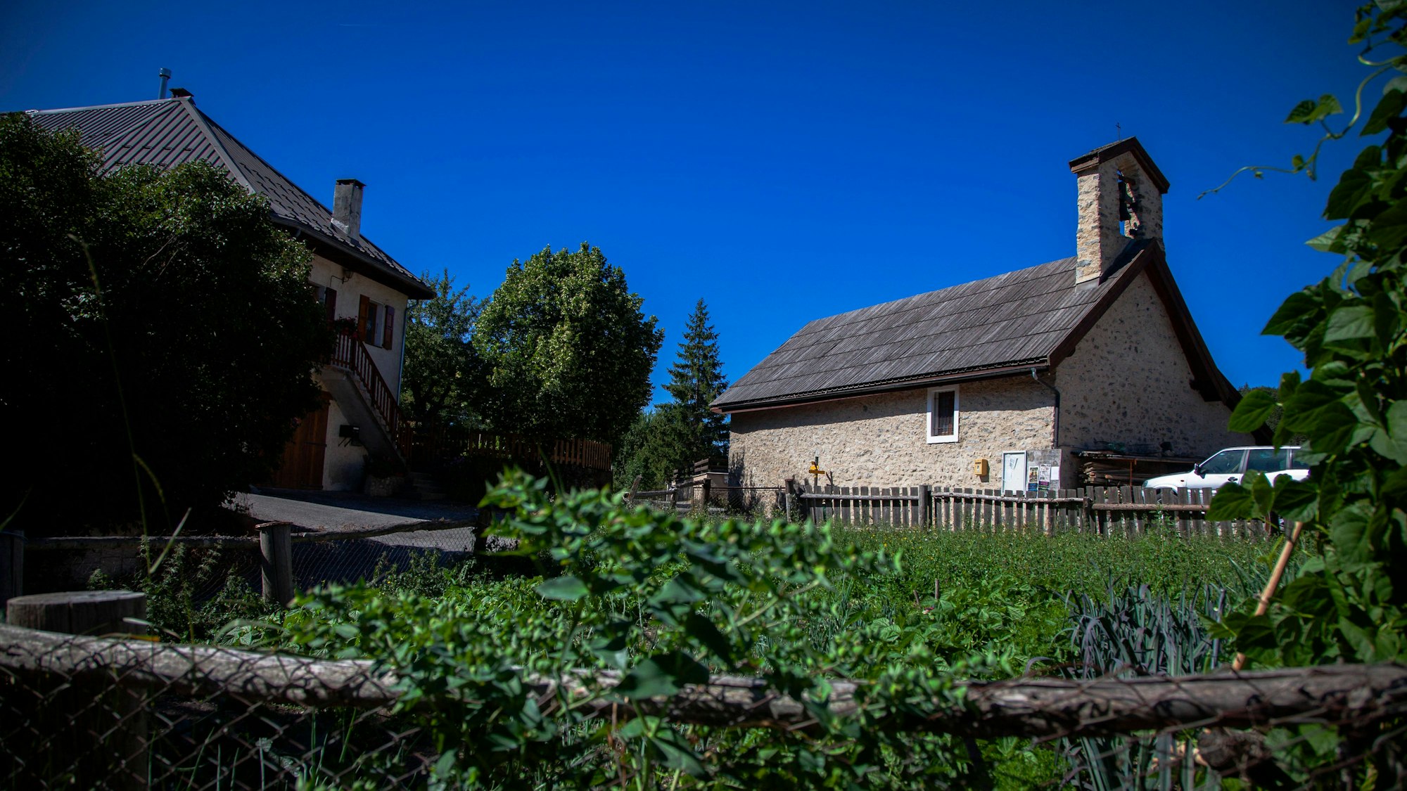 Der zweijährige Émile aus dem französischen Alpendorf Le Vernet ist seit mehr als vier Monaten verschwunden. Zuletzt hatten die Ermittler die Eltern und Großeltern des Jungen stärker ins Visier genommen. Die Kritik an ihnen wächst.