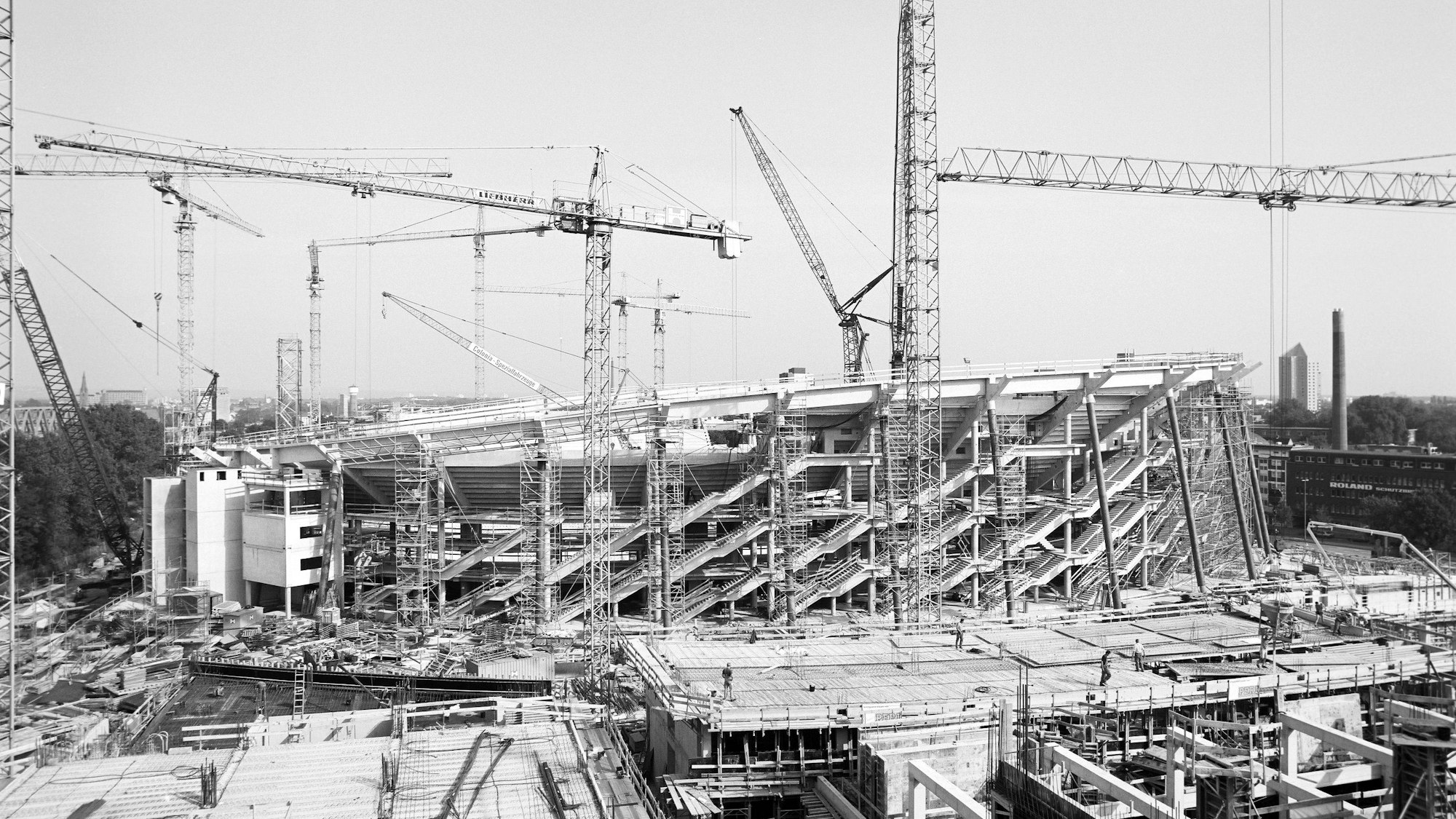 Ein Bild der Baustelle der Lanxess-Arena.