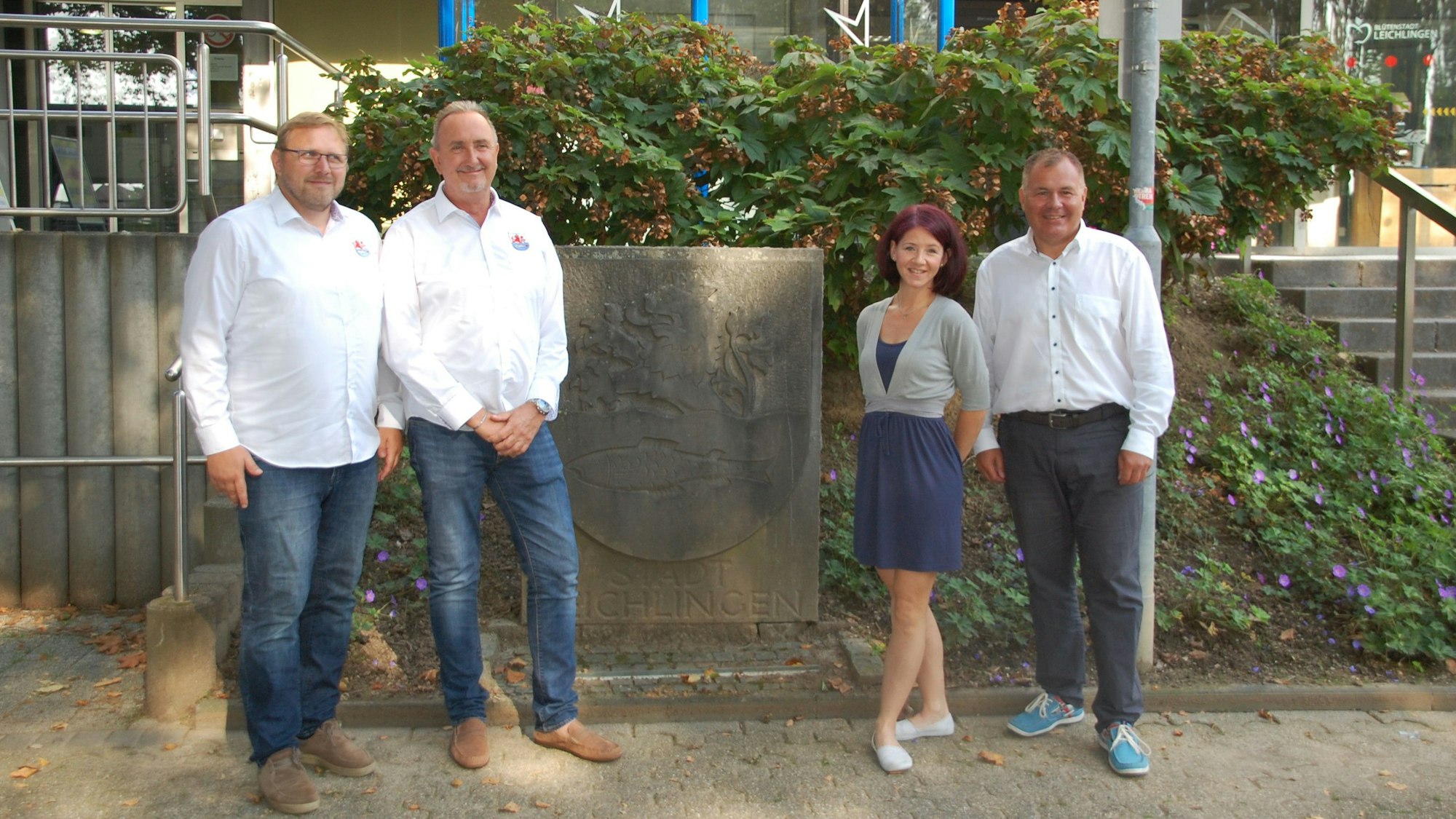 Freuen sich auf die kommende Session: Jungfrau Larissa, Prinz Volkmar I, Ramona Kierspel von der „Vereinigung Leichlinger Karneval“ und Bürgermeister und Prinzenführer Frank Steffes.