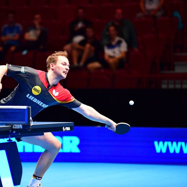 Tischtennisspieler Benedikt Duda in einer Spielsituation.