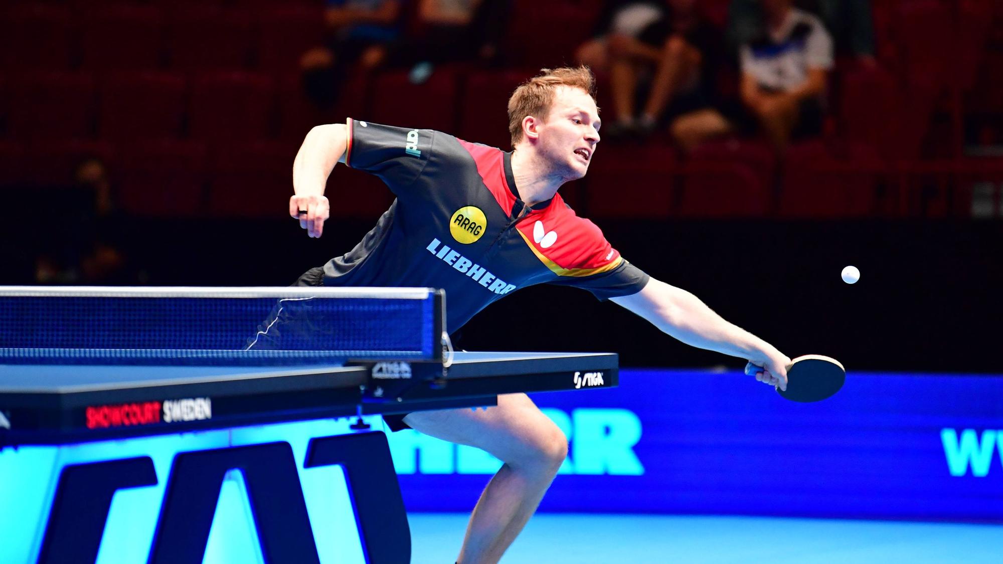 Tischtennisspieler Benedikt Duda in einer Spielsituation.