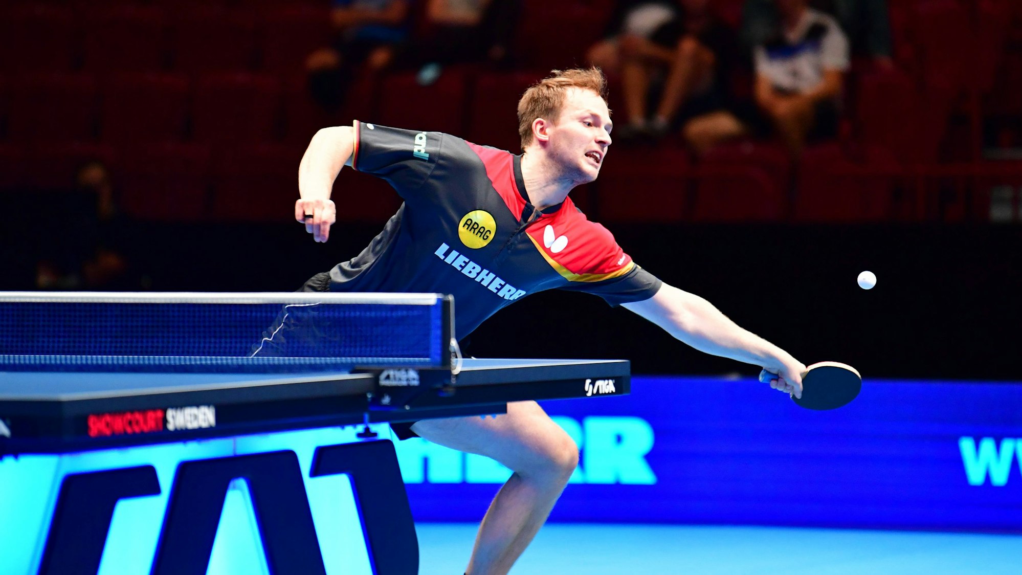 Tischtennisspieler Benedikt Duda in einer Spielsituation.