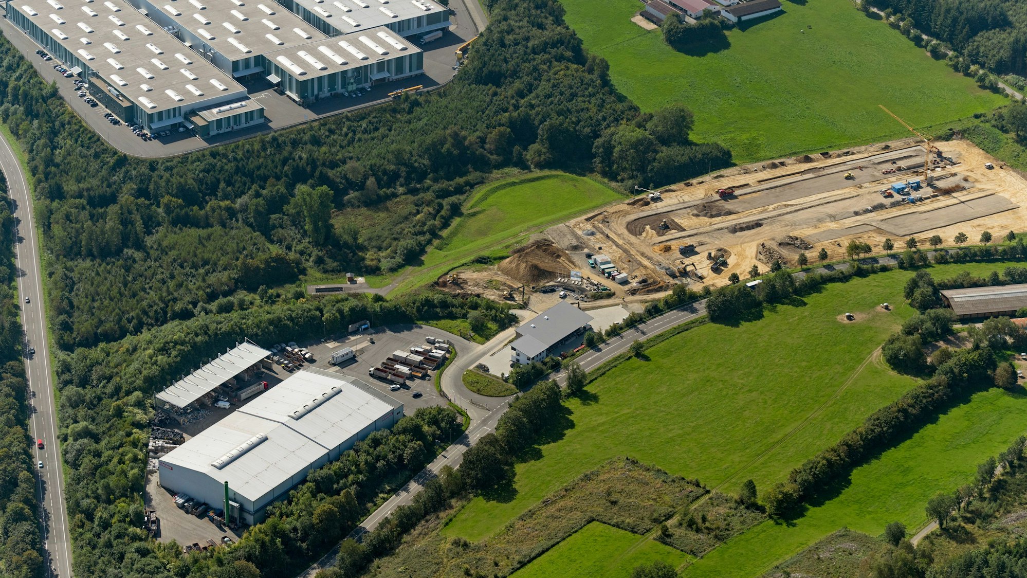 Eine Luftaufnahme des Industriegebietes mit dem Baugebiet.