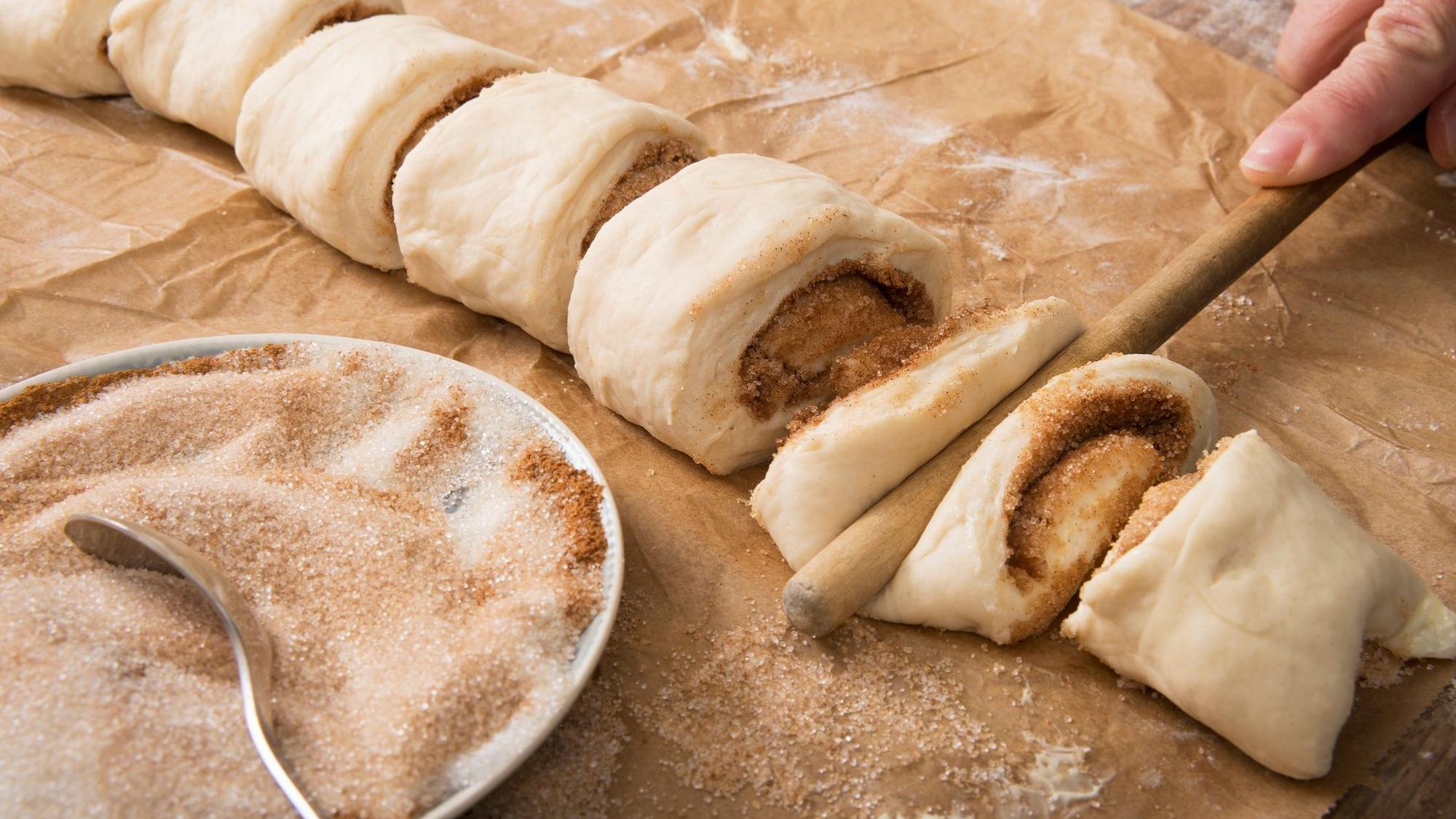 Franzbrötchen Teig auf einem Backblech