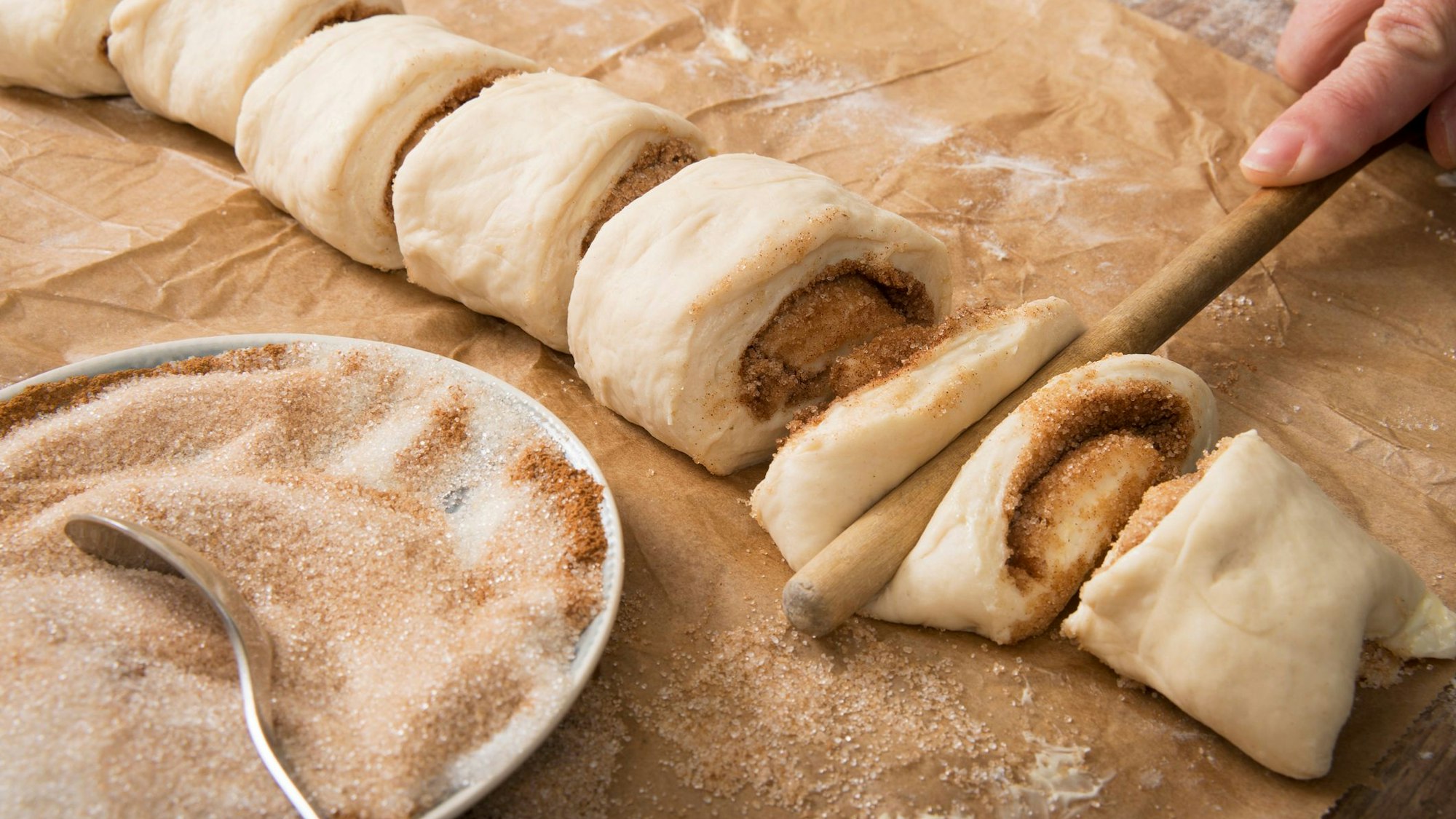 Franzbrötchen Teig auf einem Backblech