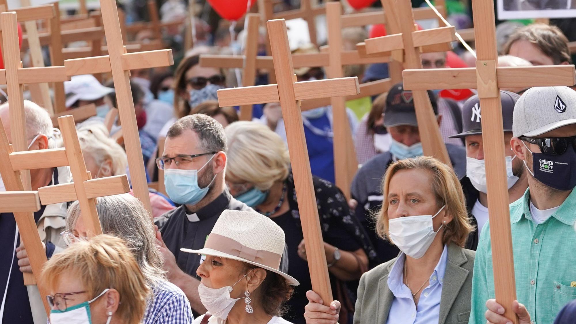 Beatrix von Storch (2.v.r., AfD), AfD-Bundestagsabgeordnete, nimmt am „Marsch für das Leben“ in Berlin im Jahr 2020 teil.