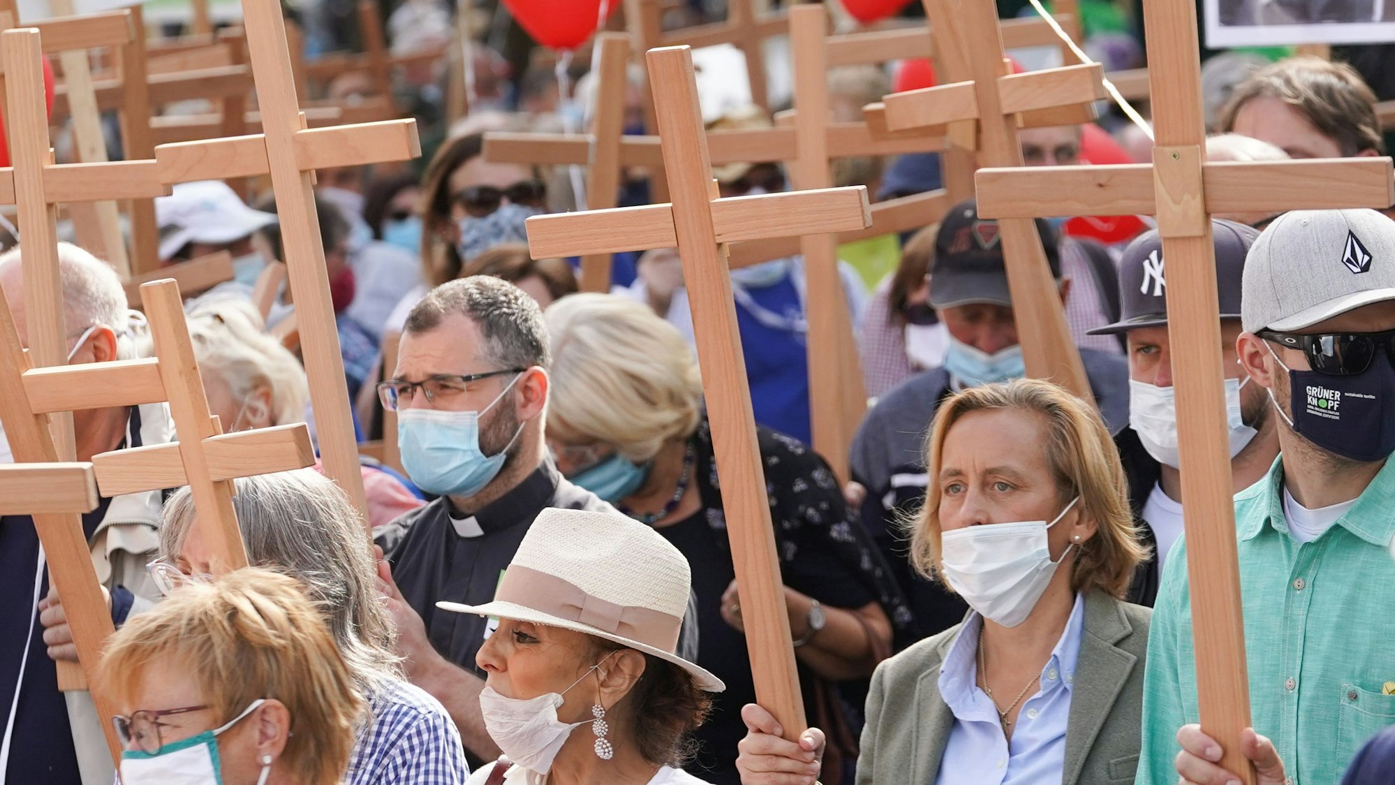 Beatrix von Storch (2.v.r., AfD), AfD-Bundestagsabgeordnete, nimmt am „Marsch für das Leben“ in Berlin im Jahr 2020 teil.