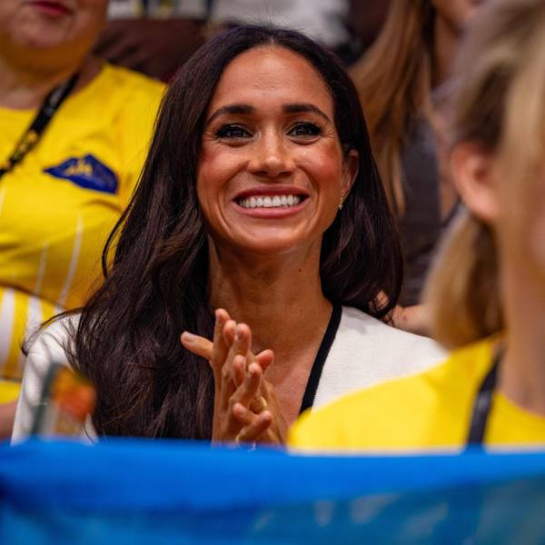 Meghan, Herzogin von Sussex, lächelt im Publikum.