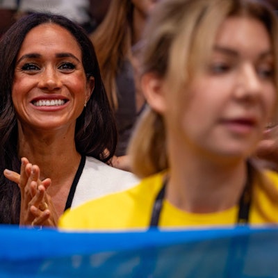 Meghan, Herzogin von Sussex, lächelt im Publikum.