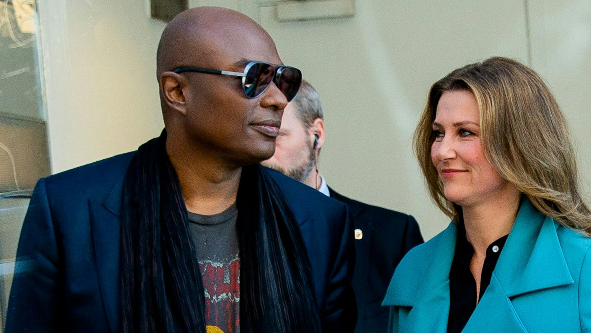 Prinzessin Märtha Louise von Norwegen und ihr neuer Partner, Durek Verrett, Schamane aus den USA, kommen zu einem Fernsehstudio für eine Morgensendung.