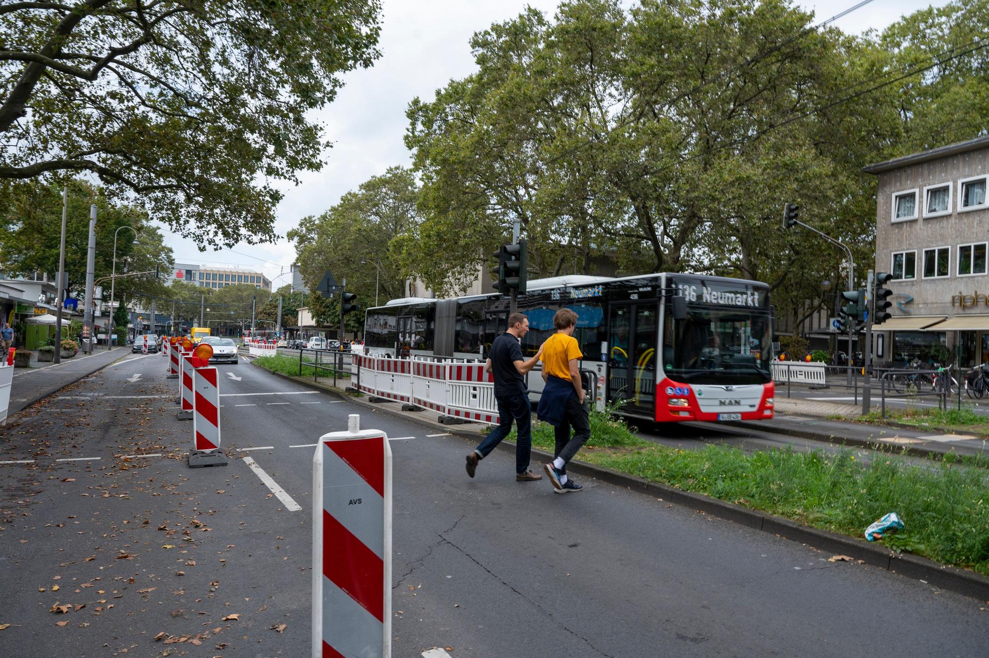 Sperrung der äußeren Fahrspur in der Hahnenstraße Höhe Mauritiussteinweg