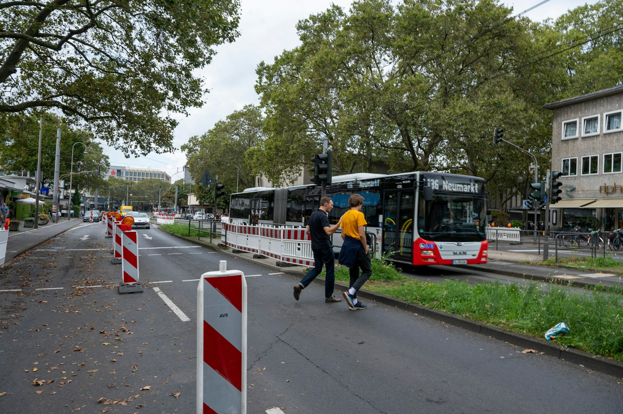 Sperrung der äußeren Fahrspur in der Hahnenstraße Höhe Mauritiussteinweg