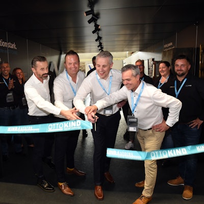 ds Otto Kind Eroeffnung Showroom im Werk GM Lager Otto Kind Historisches Unternehmen Otto Kind