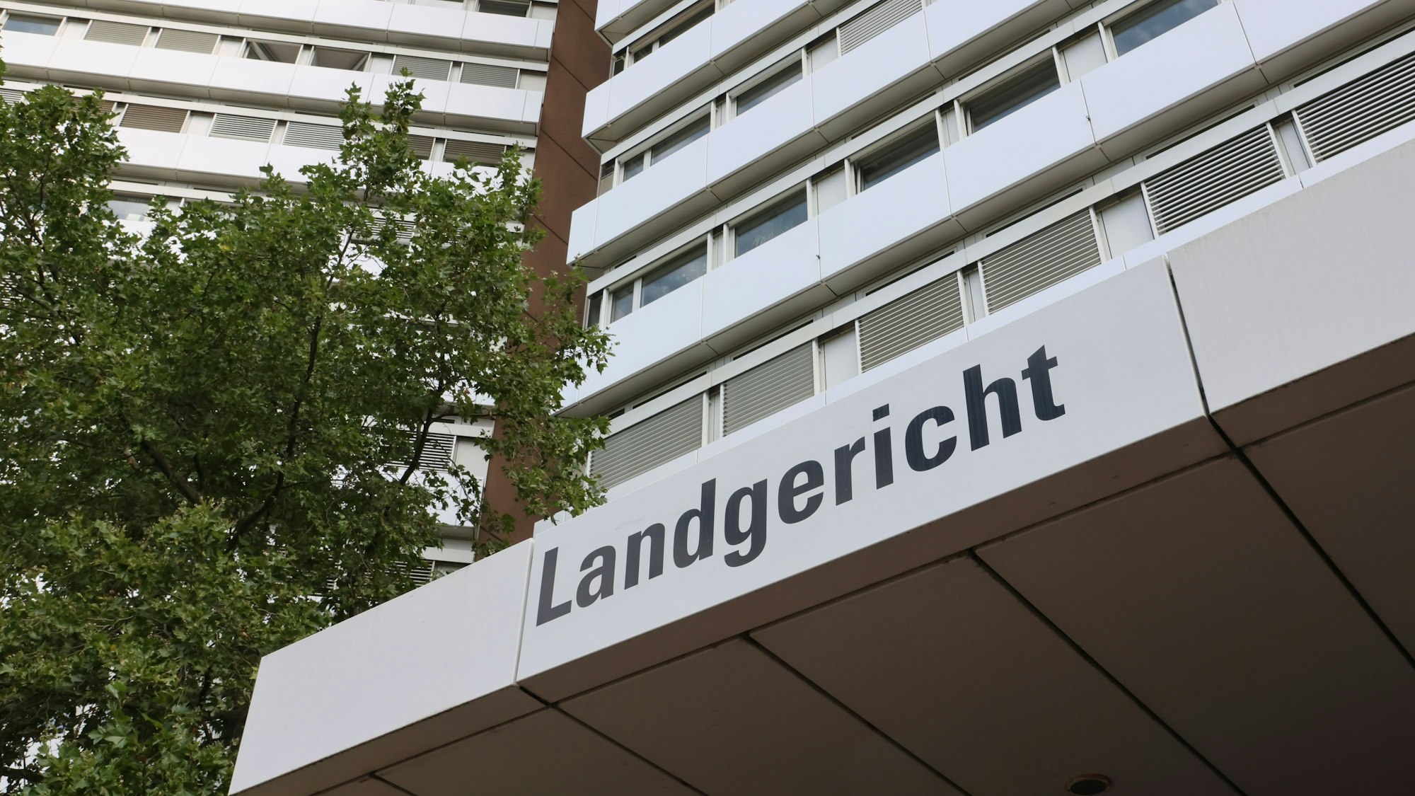 Das Kölner Landgericht in der Außenansicht.