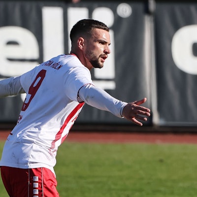 SC Fortuna Köln vs. Schalke 04 II, 4.Liga, Leon Demaj (Fortuna) feiert sein Tor zum 2:2 Ausgleich, 19.03.2022, Bild: Herbert Bucco