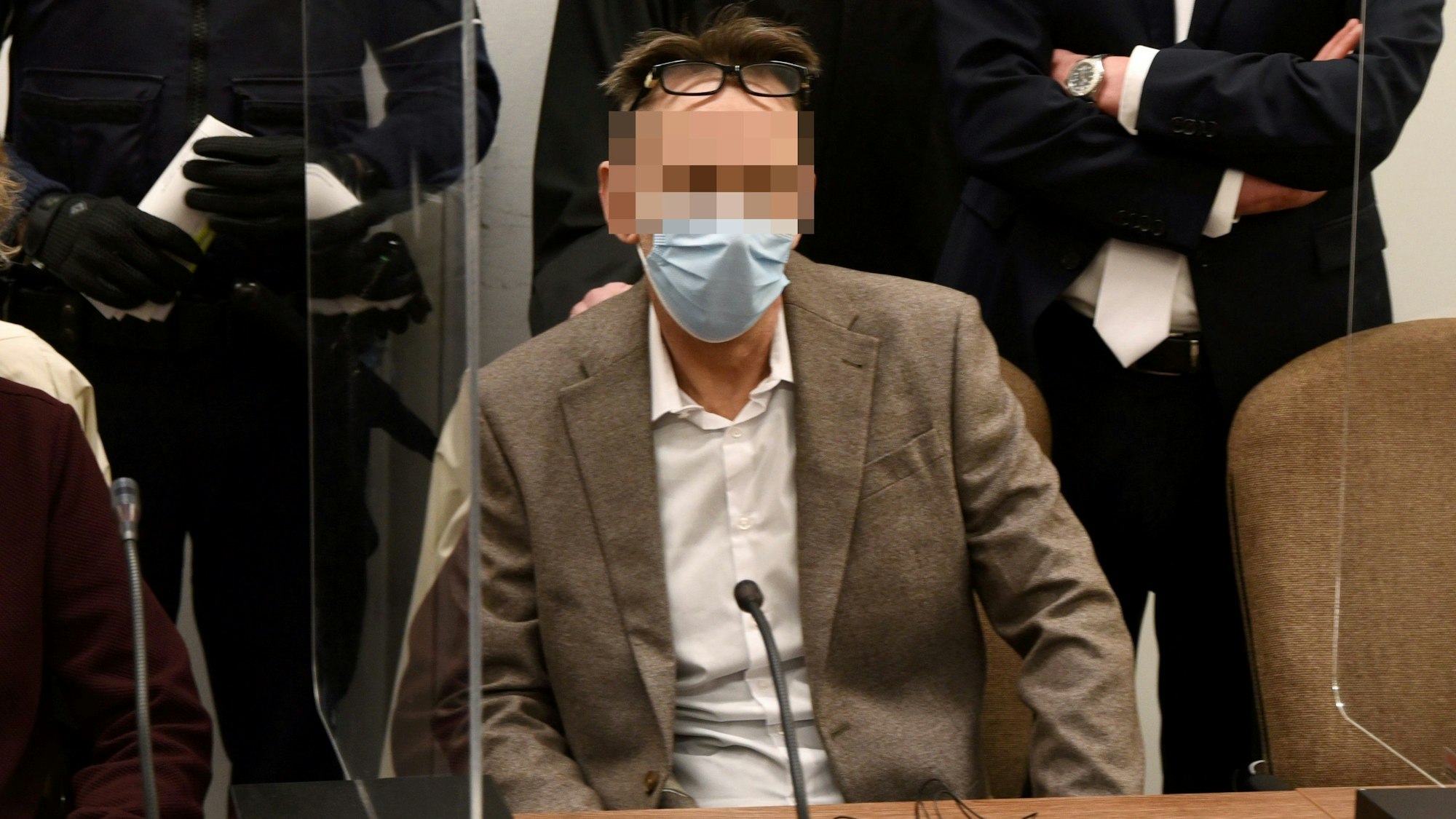 Eugen W. sitzt auf der Anklagebank.