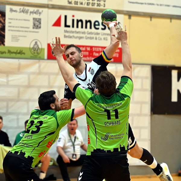 11.02.2023, Handball-Opladen-Emsdetten
hinten: Fynn Johannmeyer (Opladen)
Foto: Uli Herhaus