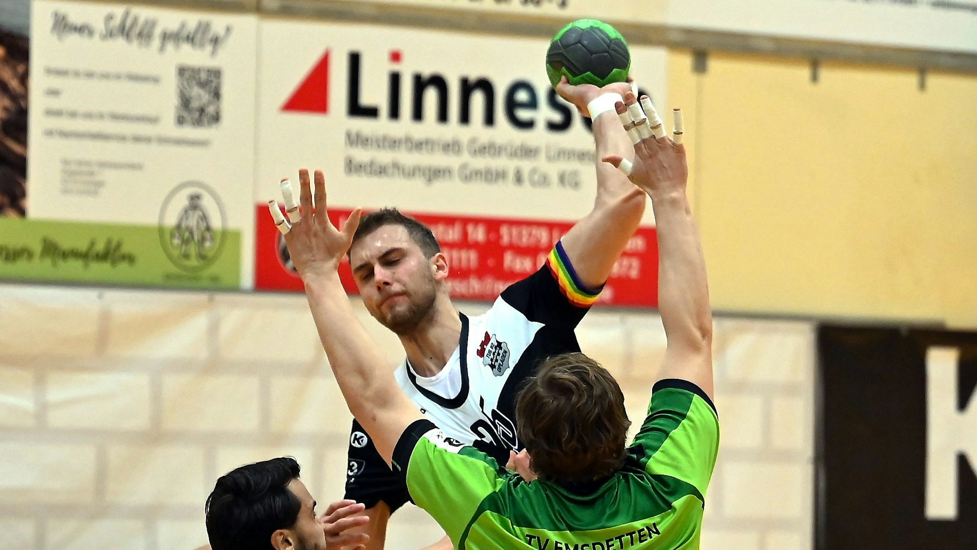 11.02.2023, Handball-Opladen-Emsdetten
hinten: Fynn Johannmeyer (Opladen)
Foto: Uli Herhaus