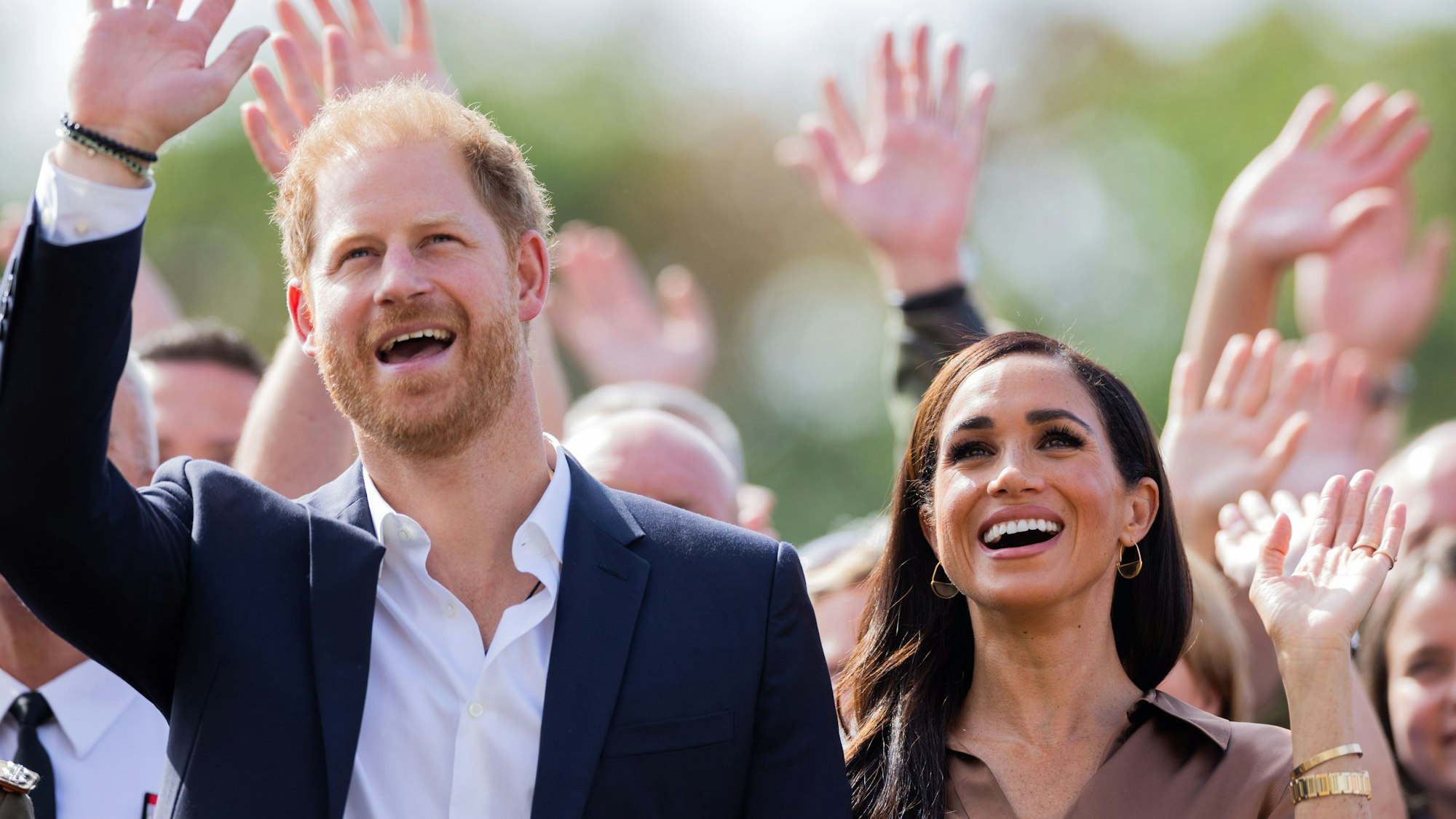Prinz Harry und seine Frau Meghan, Herzogin von Sussex, nehmen am Rande der 6. Invictus Games in der Merkur Spiel-Arena an einem Treffen mit NATO-Vertretern teil.